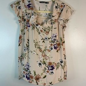 Doe&Rae floral print top with ruffles size M